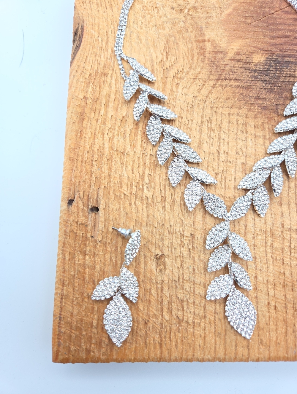 Windsor Rhinestone Leaf Dangle Necklace Earrings Set Silver - Picture 3 of 6